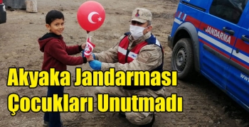 Akyaka Jandarması Çocukları Unutmadı