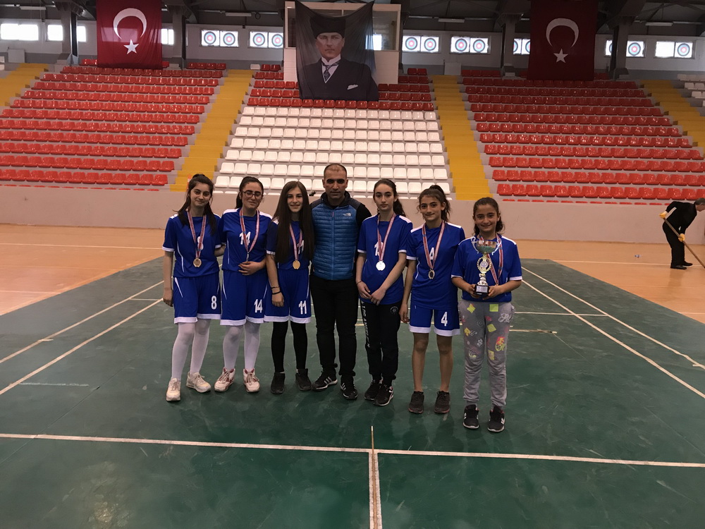 Badminton İl Şampiyonu Cevriye Tatış Ortaokulu