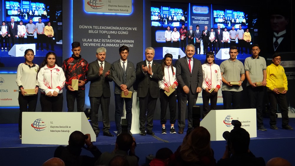 Bakan Ahmet Arslan’dan Başarılı Öğrencilere Ödül