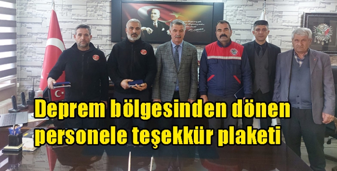 Başkan Yıldız’dan deprem bölgesinde hizmet veren personeline teşekkür plaketi