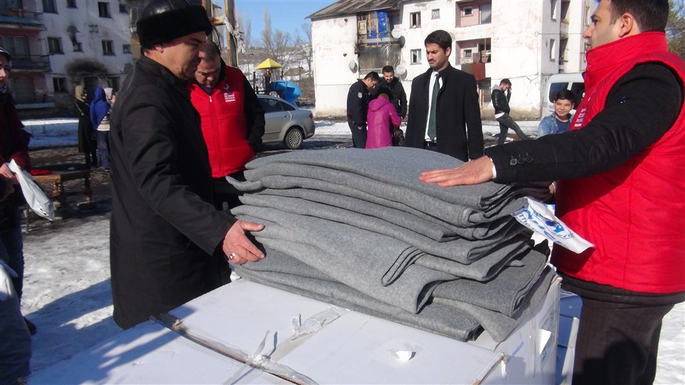 BM’den Kars’taki göçmenlere kışlık yardım