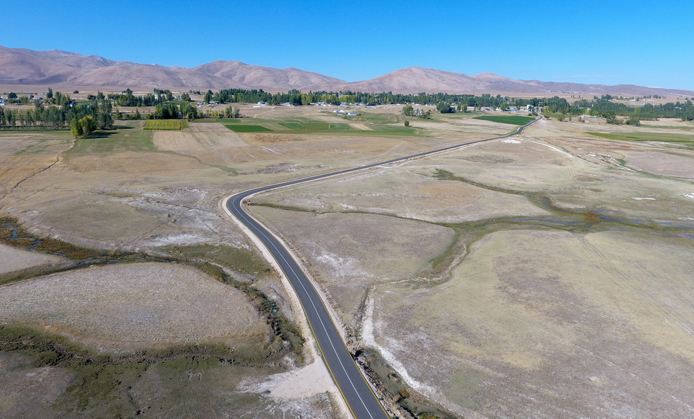 Büyükşehir Kırsalda Da Gece Gündüz Yol Yapıyor