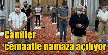 Camiler cemaatle namaza açılıyor