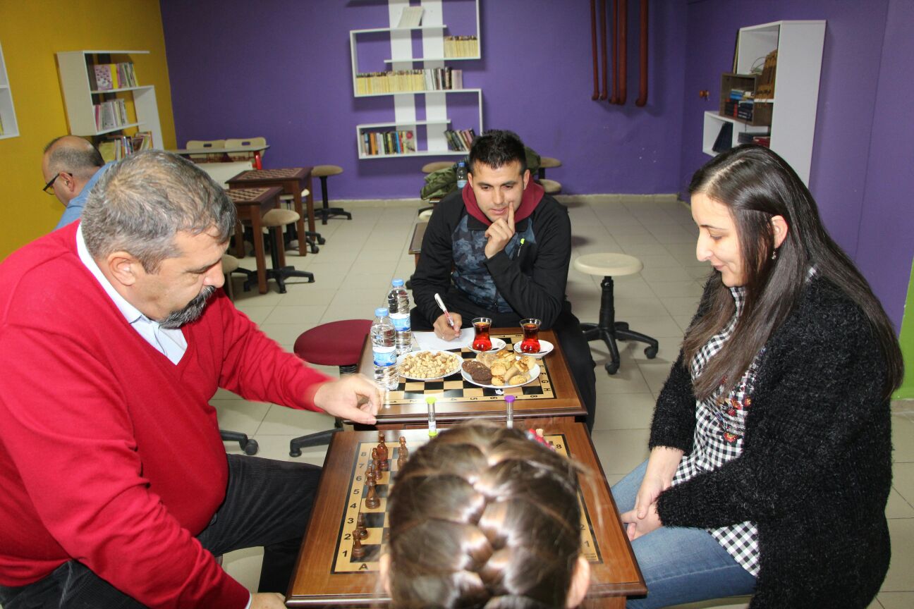 Çelik Başarı’da Veliler Arası Satranç Turnuvası
