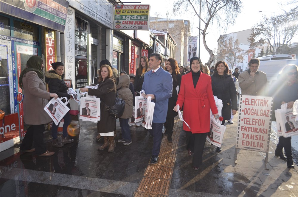 Cumhur İttifakı Adayı Bez Torba Dağıttı