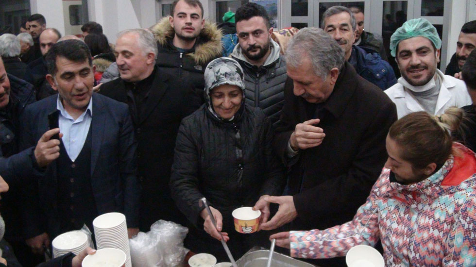 Doğu Ekspresi Yolcuları Karanfil ve Çorbayla Karşılandı