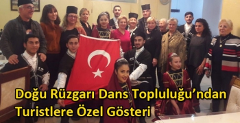 Doğu Rüzgarı Dans Topluluğu’ndan Turistlere Özel Gösteri