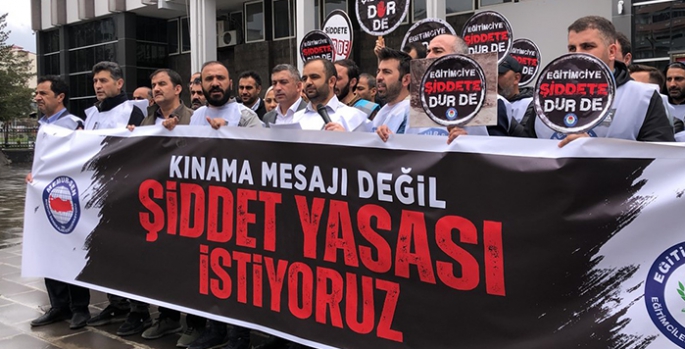 Eğitim çalışanlarına yönelik şiddet olayları protesto edildi