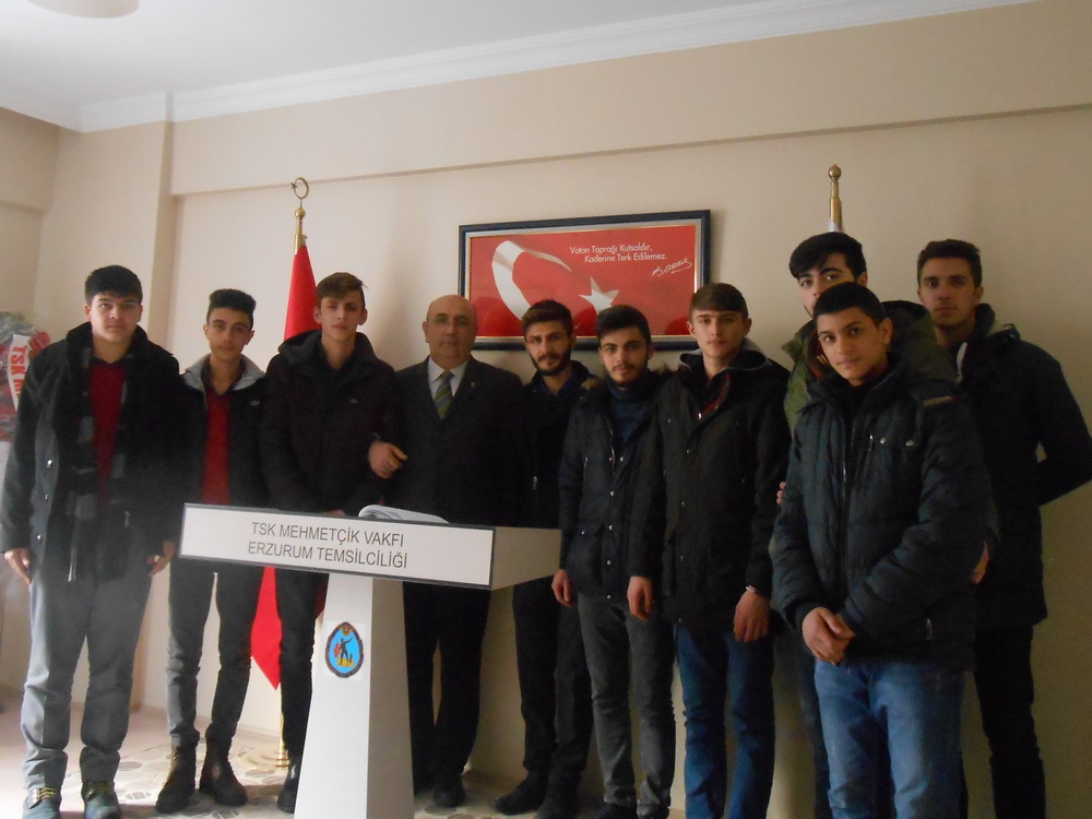 Erzurum Lisesi Öğrencilerinden TSK Mehmetçik Vakfına Ziyaret