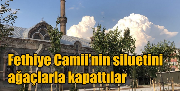 Fethiye Camii’nin siluetini ağaçlarla kapattılar