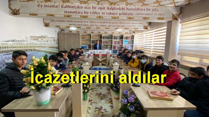 Genç hatipler hem icazet hem de ödüllerini aldılar