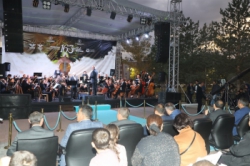 İzmir Devlet Senfoni Orkestrası Kars Garı’nda Konser Verdi