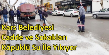 Kars Belediyesi Cadde ve Sokakları Köpüklü Su İle Yıkıyor