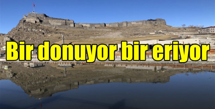 Kars Çayı bir donuyor bir eriyor