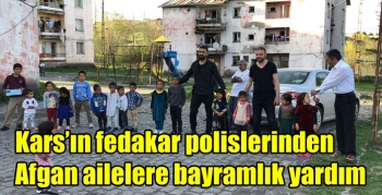 Kars’ın fedakar polislerinden Afgan ailelere bayramlık yardım