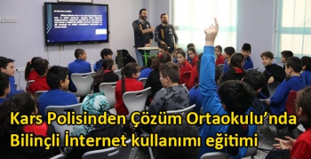 Kars Polisinden Çözüm Ortaokulu’nda Bilinçli İnternet kullanımı eğitimi