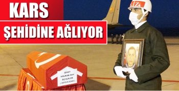 Kars Şehidine ağlıyor