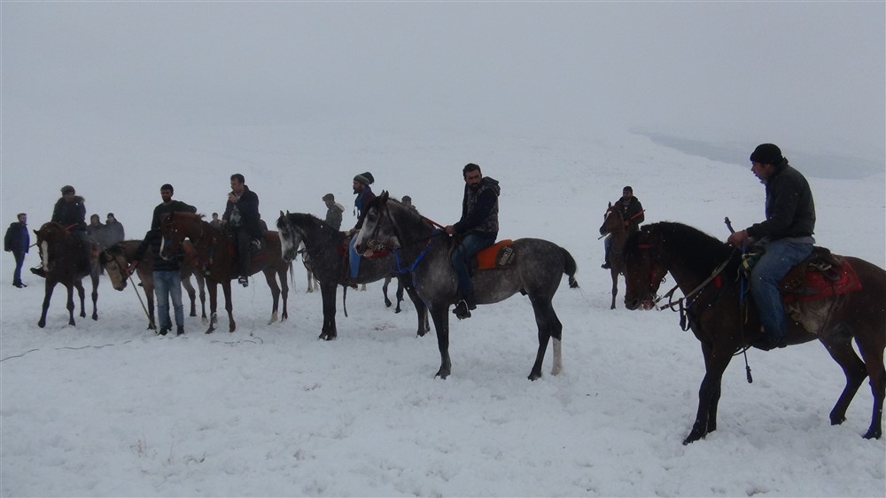 Kars’ta ciritçiler Mehmetçiklerimiz için sahaya çıktı