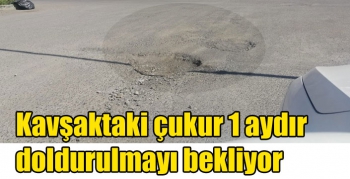 Kars’ta kavşaktaki çukur 1 aydır doldurulmayı bekliyor