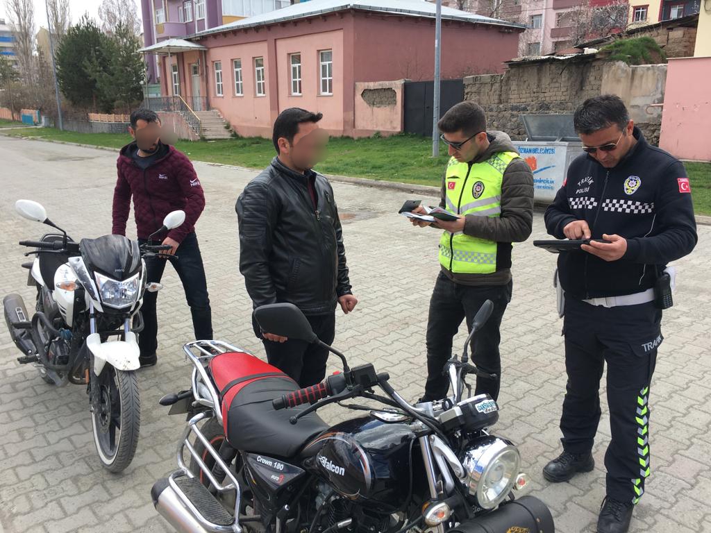 Kars’ta Motosiklet Kask Kullanımı Deneti