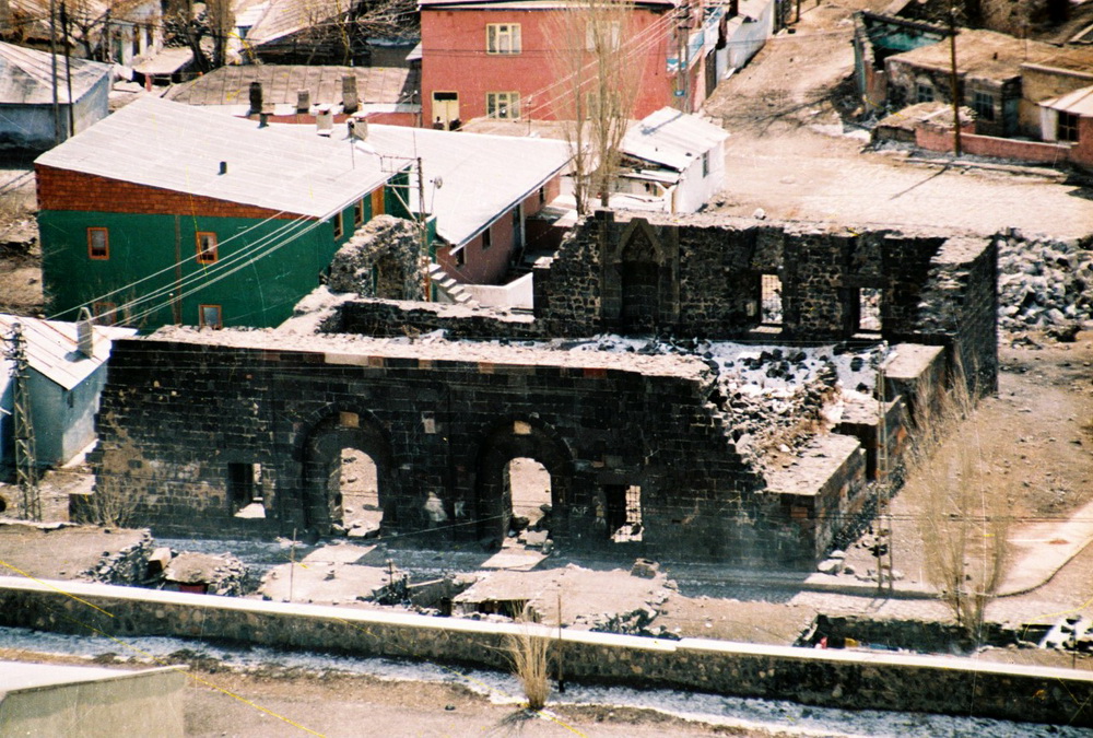 Kars Ulu Camii Büyükelçilere Neden Gezdirilmedi!