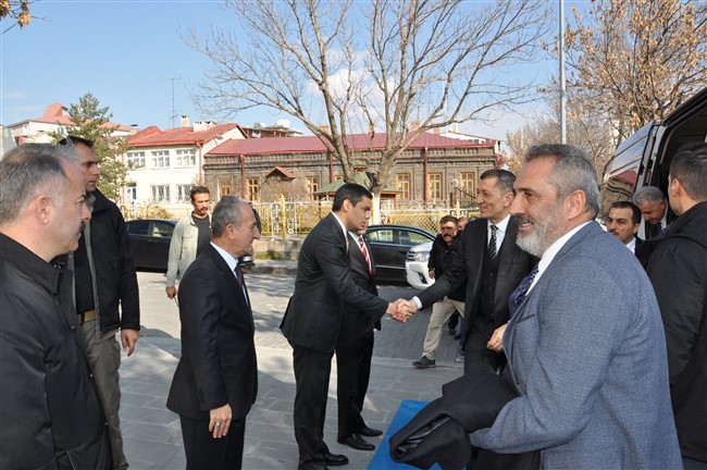 Kars Valisi, Bakan Selçuk’a teşekkür etti