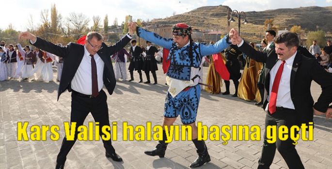 Kars Valisi halayın başına geçti