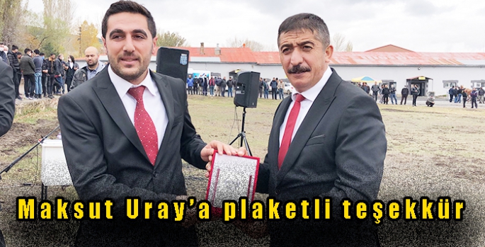 Maksut Uray’a plaketli teşekkür