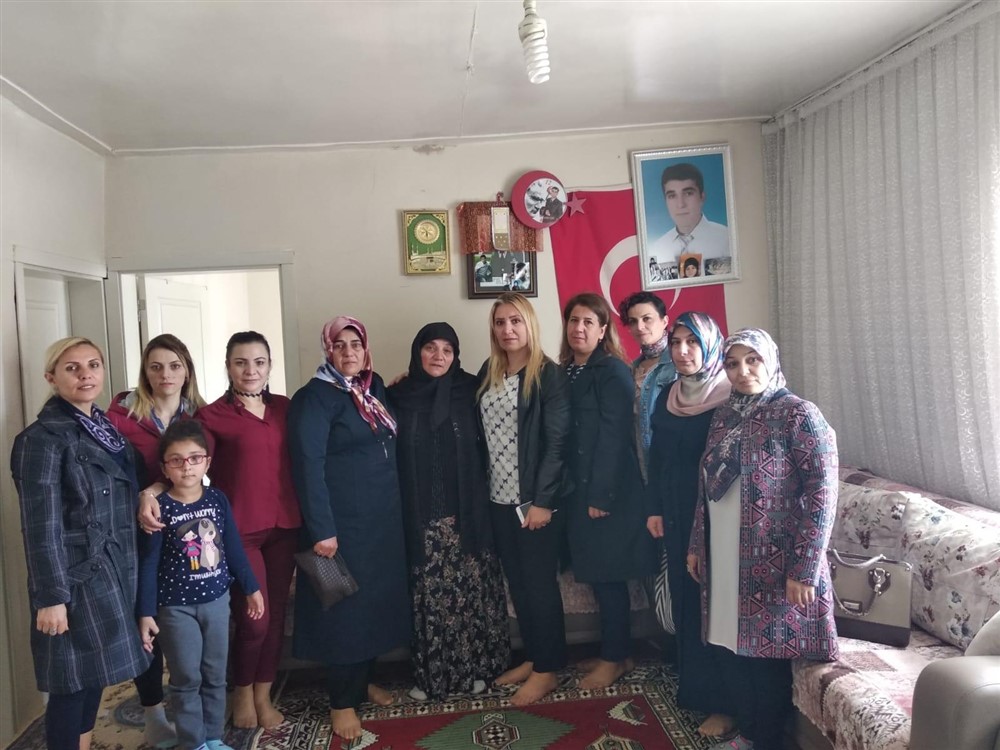 MHP Kadın Kollarından Şehit Annelerine Ziyaret