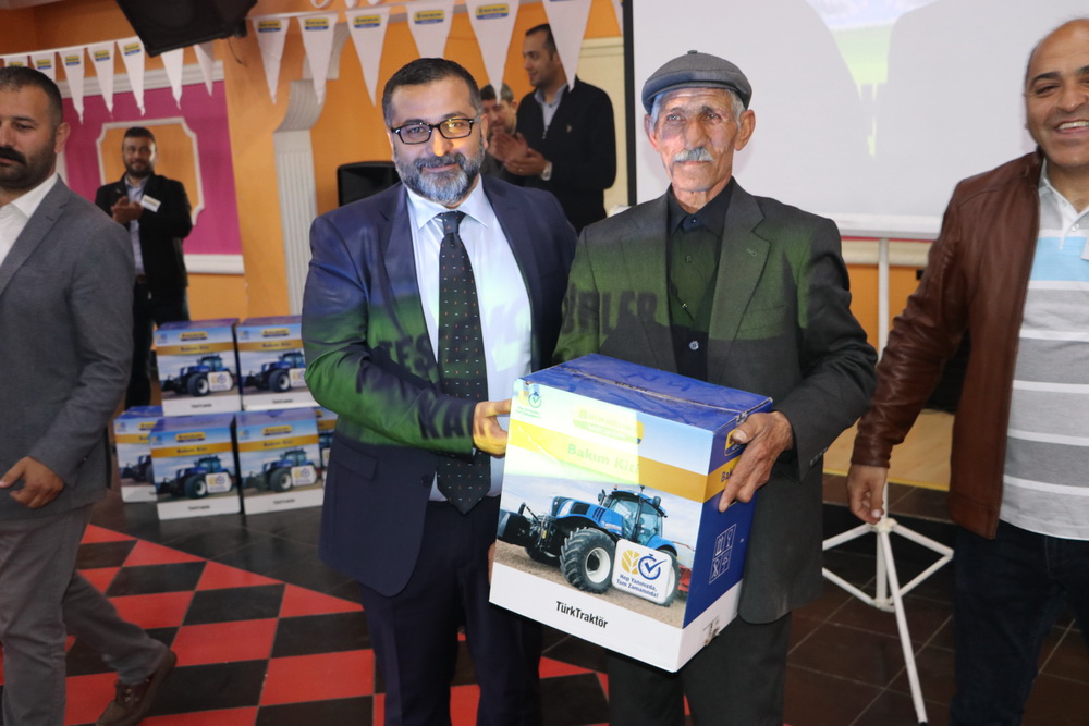New Holland Traktörleri Kars Bayisi Aküzüm Traktör, Kars’ın yeni muhtarlarıyla buluştu