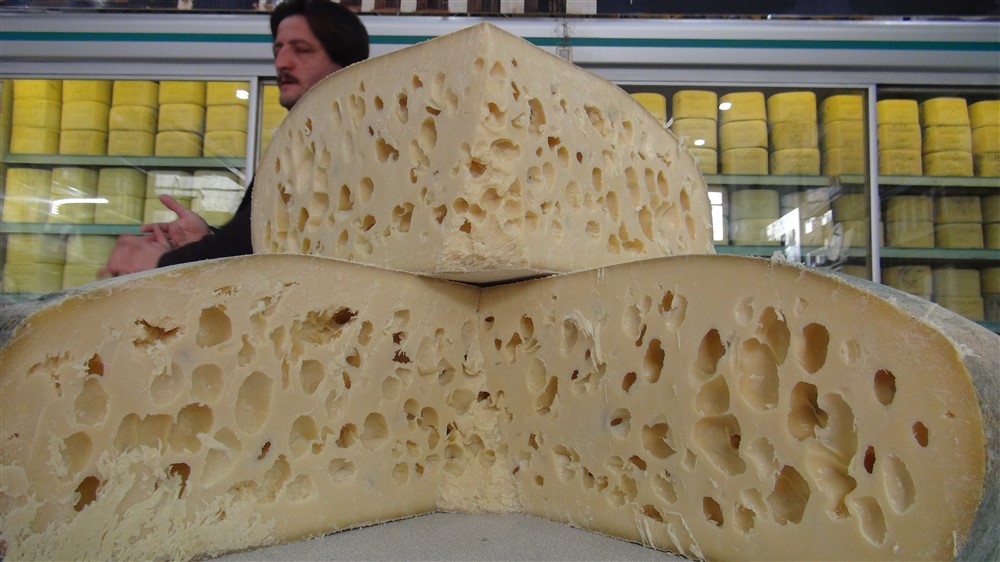 Peynirlerin Kralı Gravyer Kars’ta raflarda