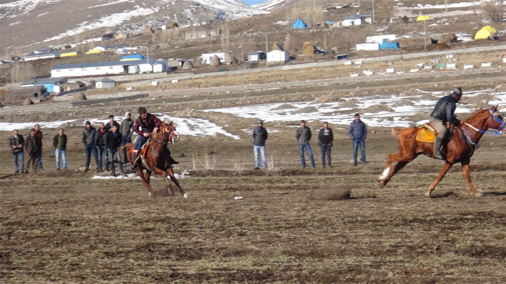 Selim Başköy’de tipi karı dağlara taşıdı