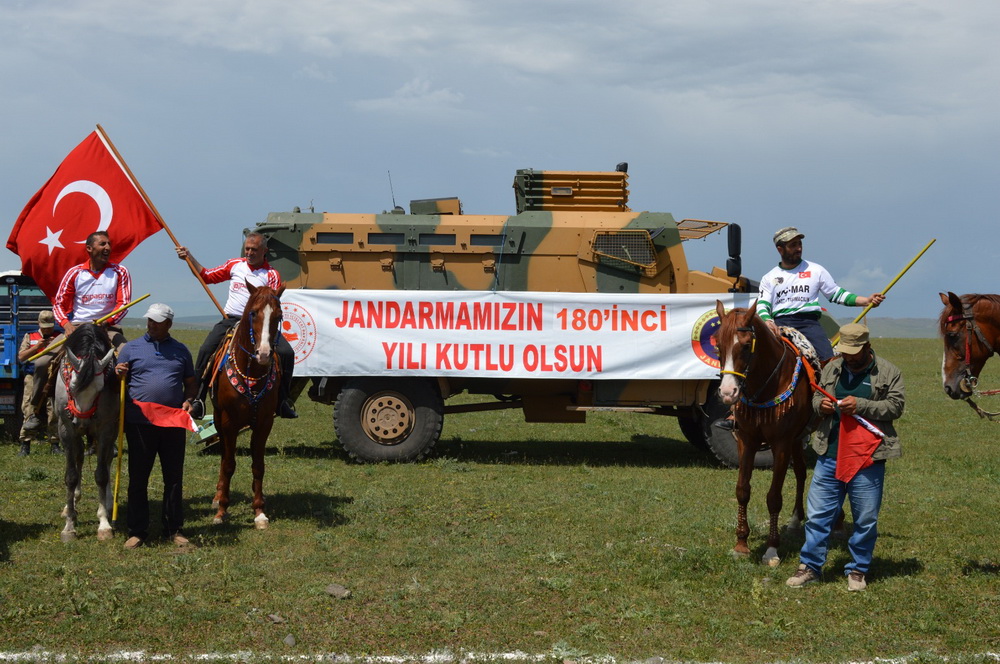 Selim’de Ciritçiler Jandarma İçin Sahaya çıktı