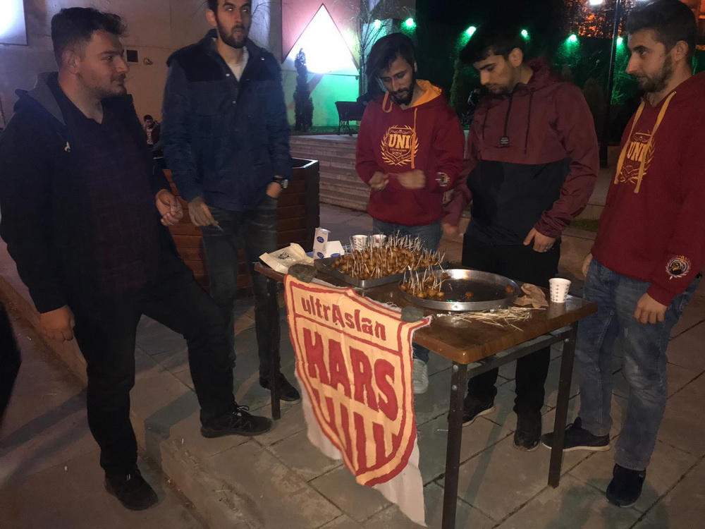 ultrAslan Kars, ultrAslan Kafkas Üni ve ultrAslan lise lokma dağıttı